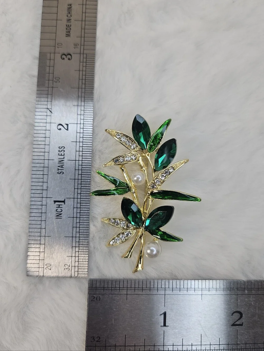 Vintage Style Gold Tone Green Crystal Leaf Brooch with Pearls